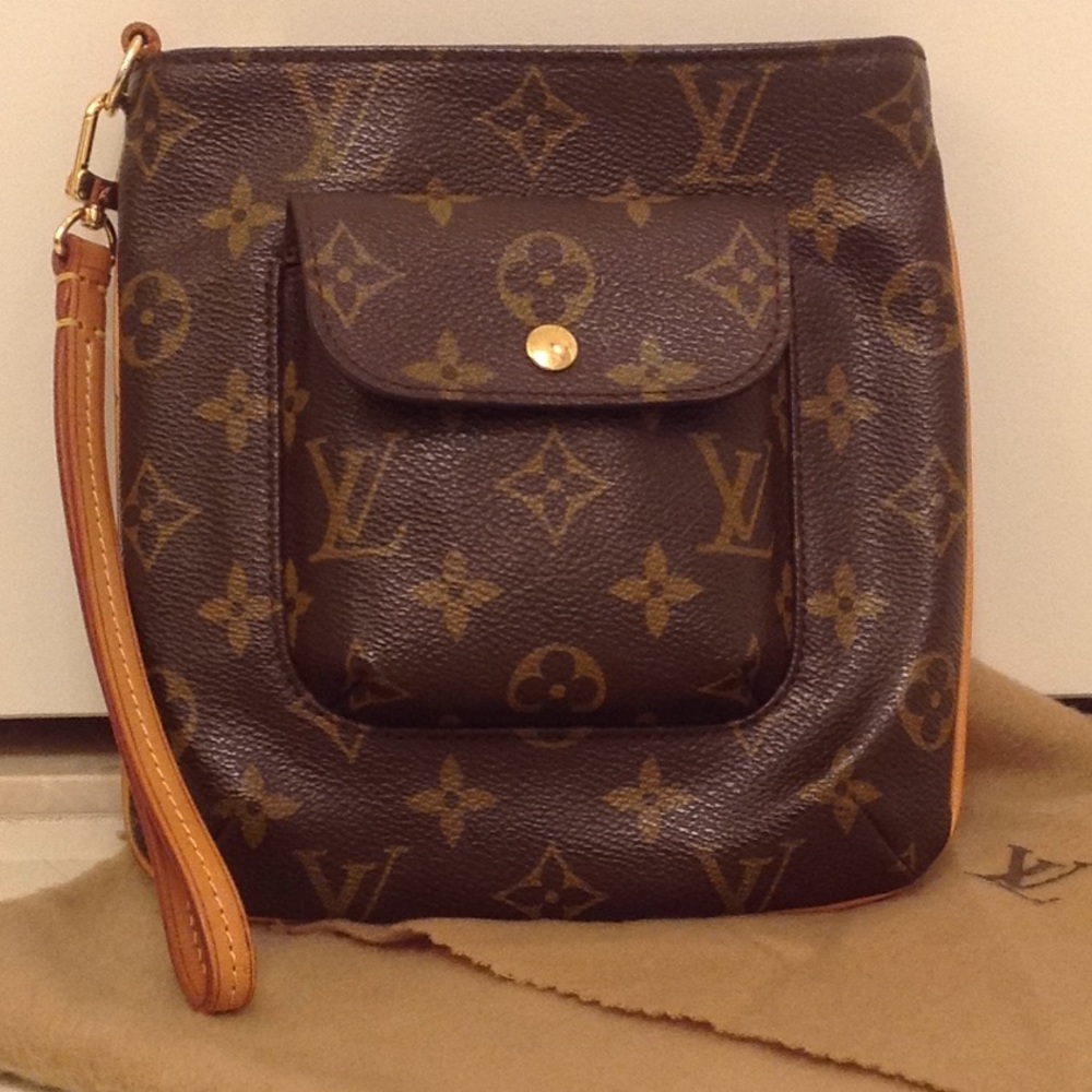 LOUIS VUITTON WRISTLET CLUTCH HANDBAG EUC MONOGRAM